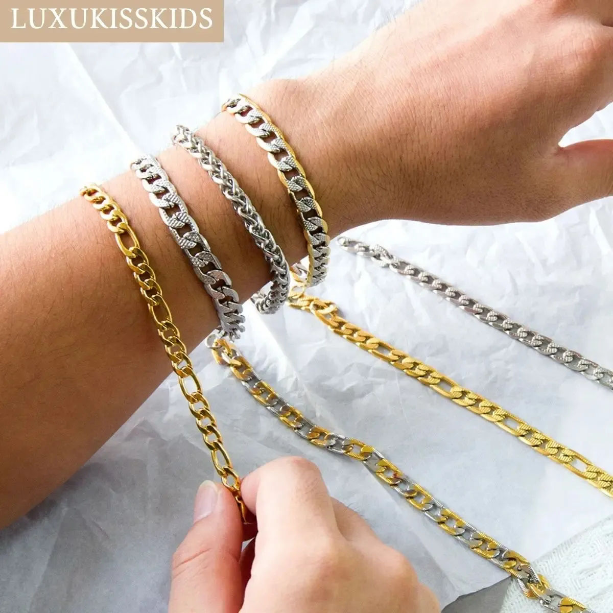 Luxukisskids rostfritt stål par Menwoman Armband Fashion Curb Cuban Link Chains On Hand Rock Armband Wrist Jewelry Gifts 240417