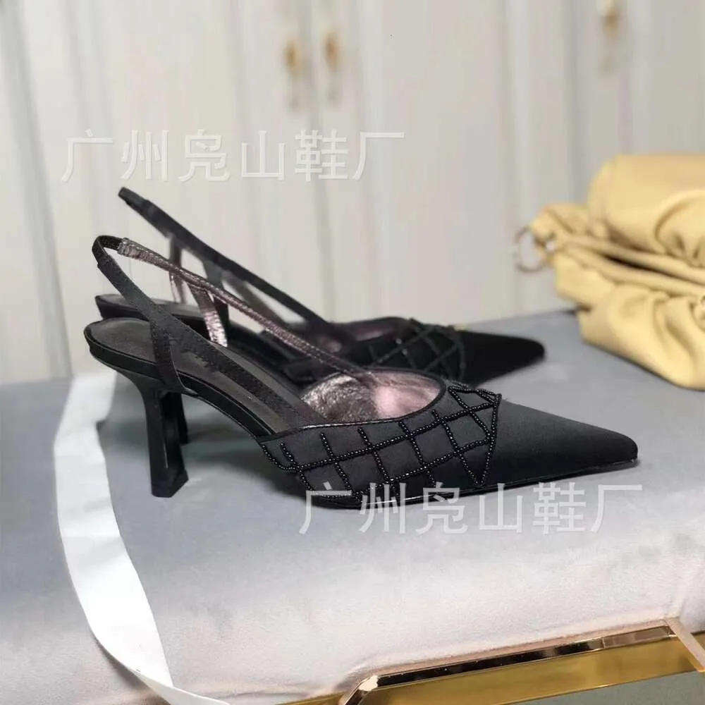 Skor klänning xiaoxiangfeng katthäl pekade höga klackar pärlpärl kvinnors siden pannband tunna sandaler