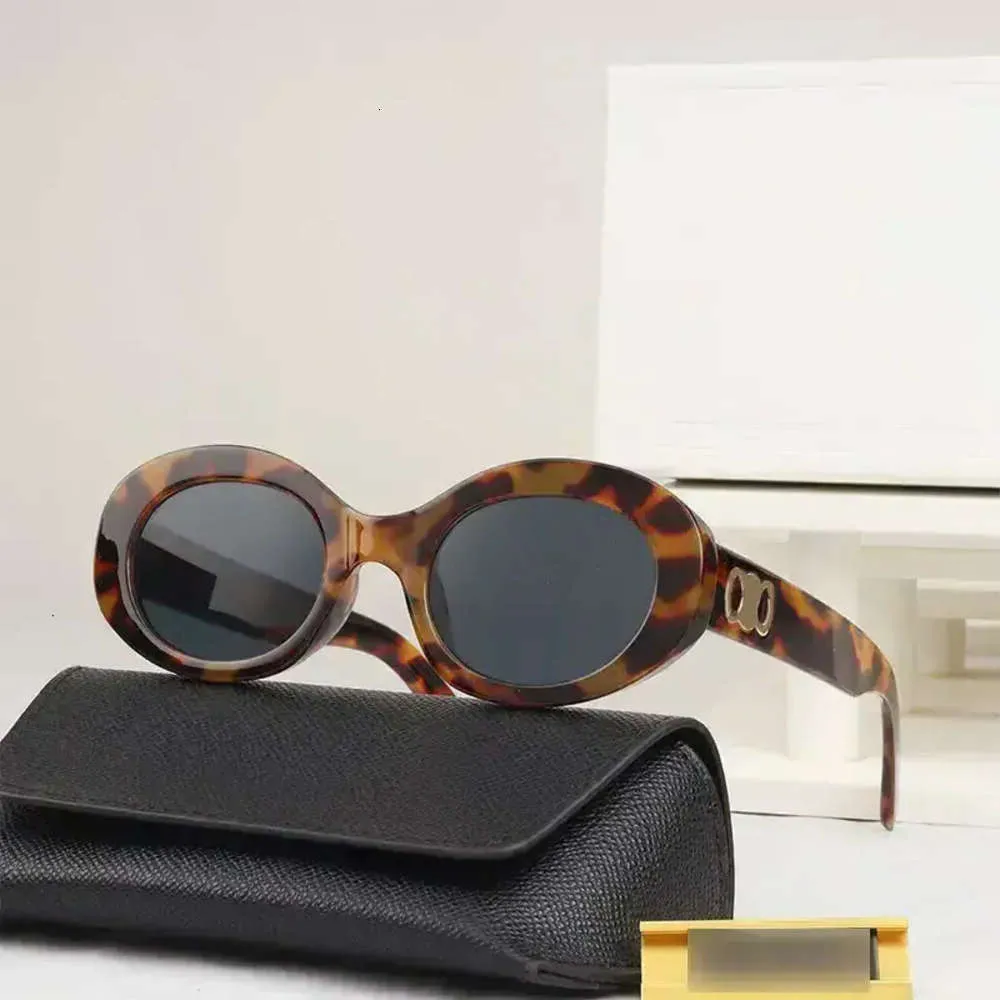 Óculos ovais femininos óculos de sol Hot Euro American Trend Fashion Sunglasses Sunver Signer 7104