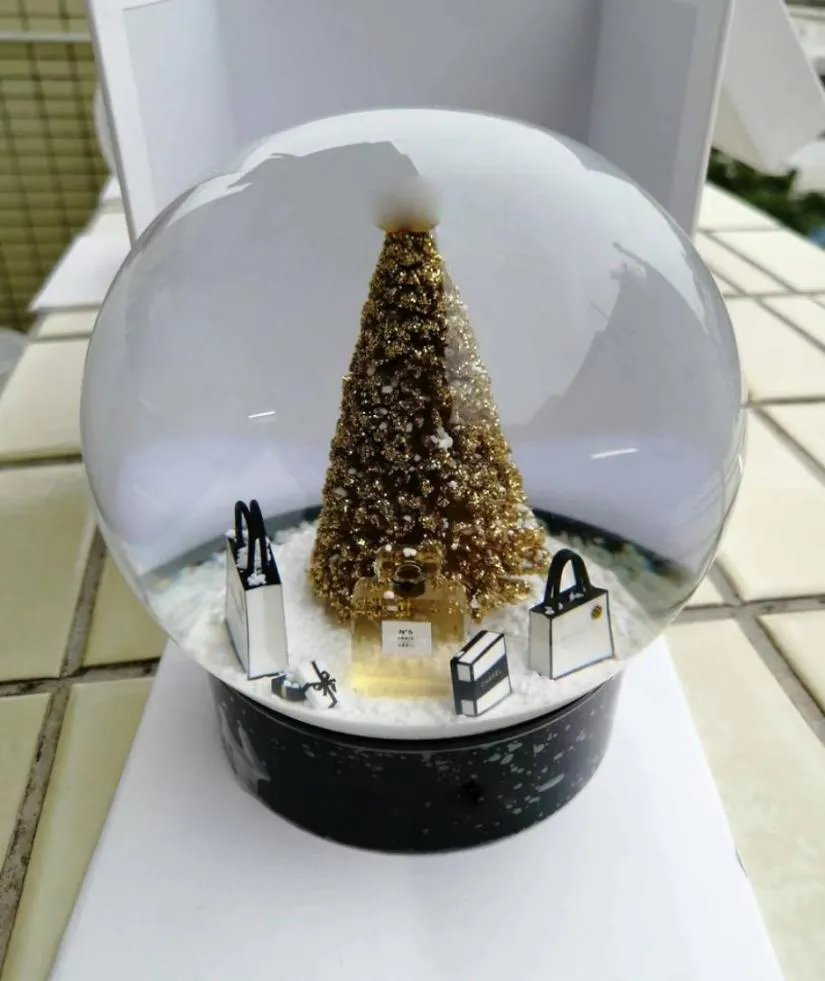 2022 Edition CClassics Snow Globe With Golden Christmas Tree Inside Crystal Ball for Special Birthday Novelty VIP Gift4456871