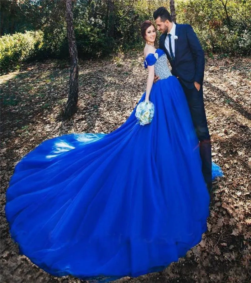 Cristais de vestido de noiva azul royal deslumbrantes com lantejous de lantejoulas dos vestidos de noiva de ombro de ombro, vestidos de noiva de bola de bola long long TRAI8995484