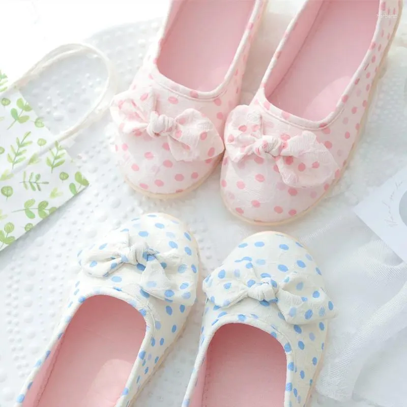 Slippers Belle Dot Bow Spring and Automne Chaussures de confinement maison Soft Soft Slip Summer en peluche enceinte Poste-partum Girl