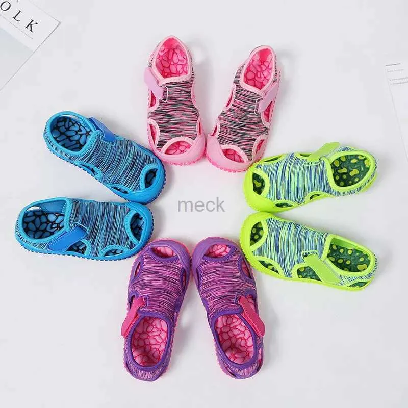 Sandalen Neue Sommer Kinder Beach Jungen Sandalen Kinder Schuhe geschlossen TOE BABY Sports Sandalen für Mädchen 240419