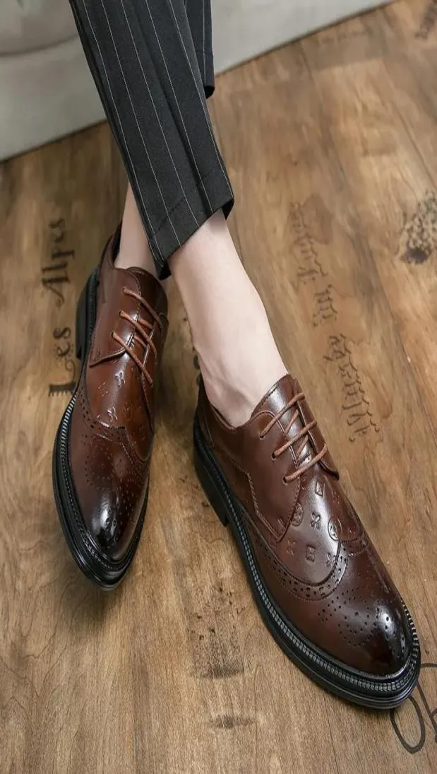 Casual Fashion Brog Shoes Men Pu Color Couleur britannique Hollow Scolted Point Toe Lace Classic Cought confortable Wear HM4091546469