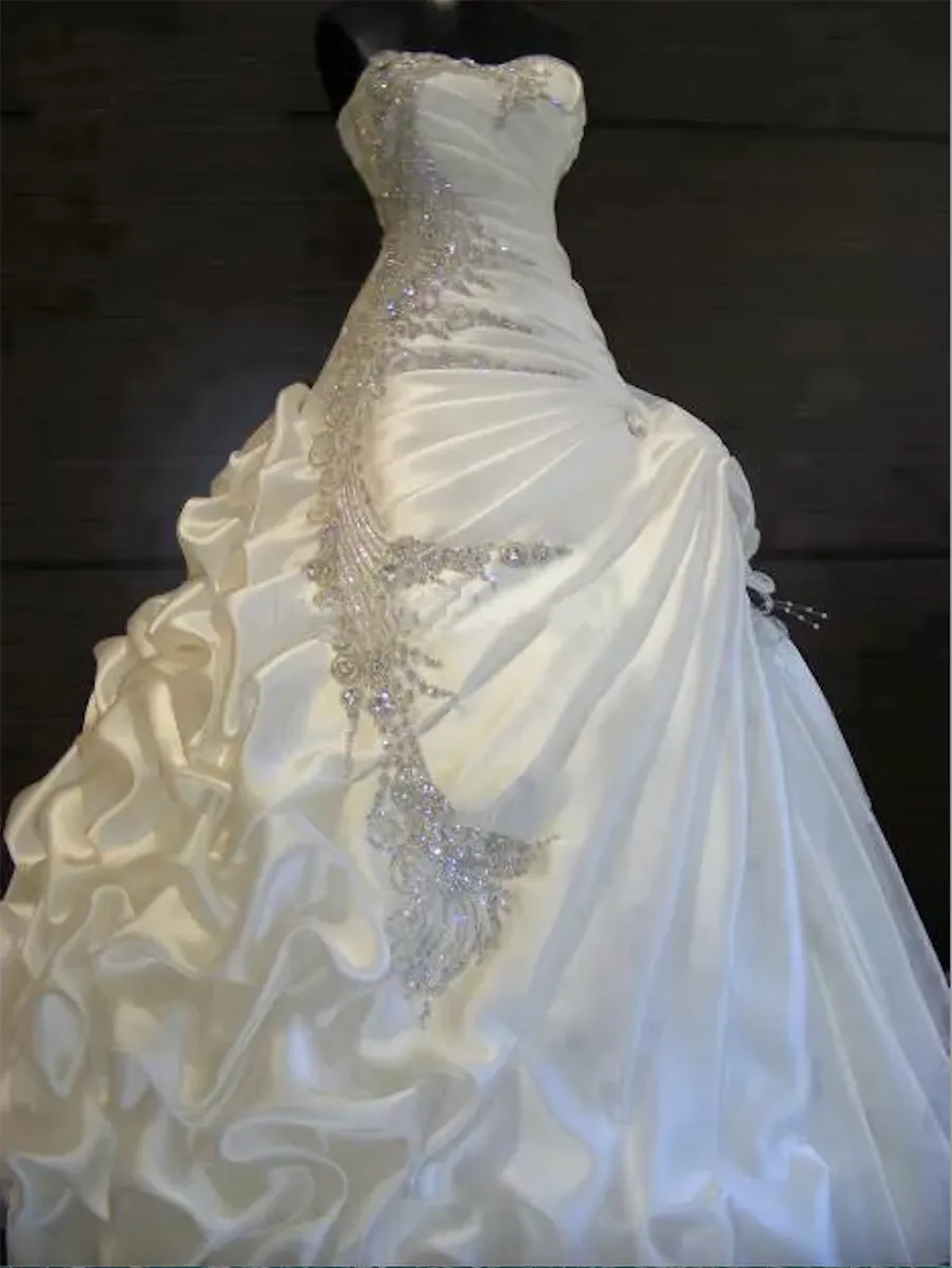 Real Images 2024 A-line Wedding Dresses Ruffles Skirt Sweetheart Strapless Bridal Gowns Stunning Bridal Dresses