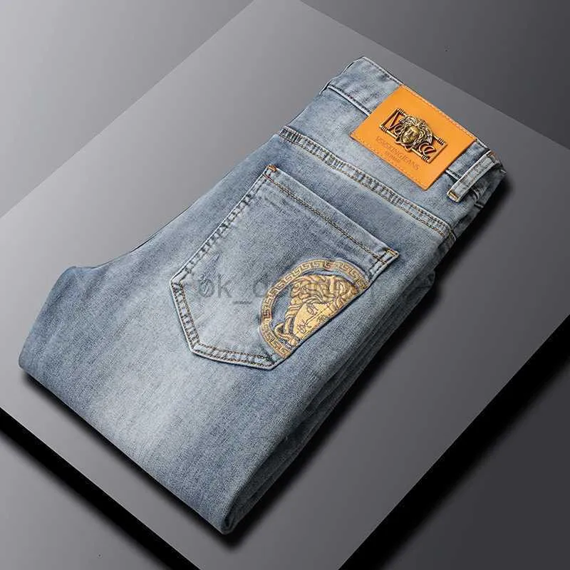 Men's Jeans Designer Light blue embroidered jeans men's fashion slim legged summer Capris KK8726G