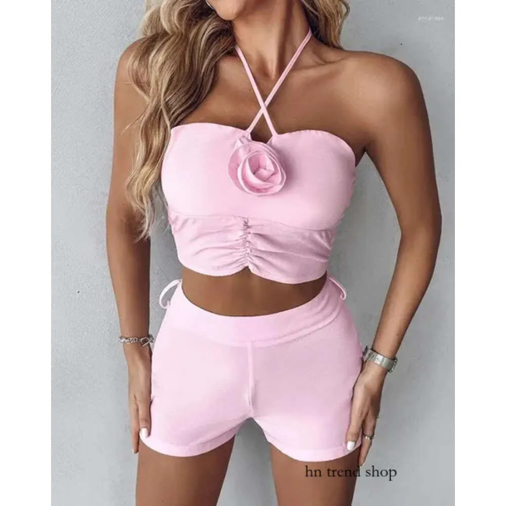 Traccettaci femminili da donna set da due pezzi Outfit da donna 2024 Summer Fashion Dettagli Rose Dettagli arricciati Calco senza manico