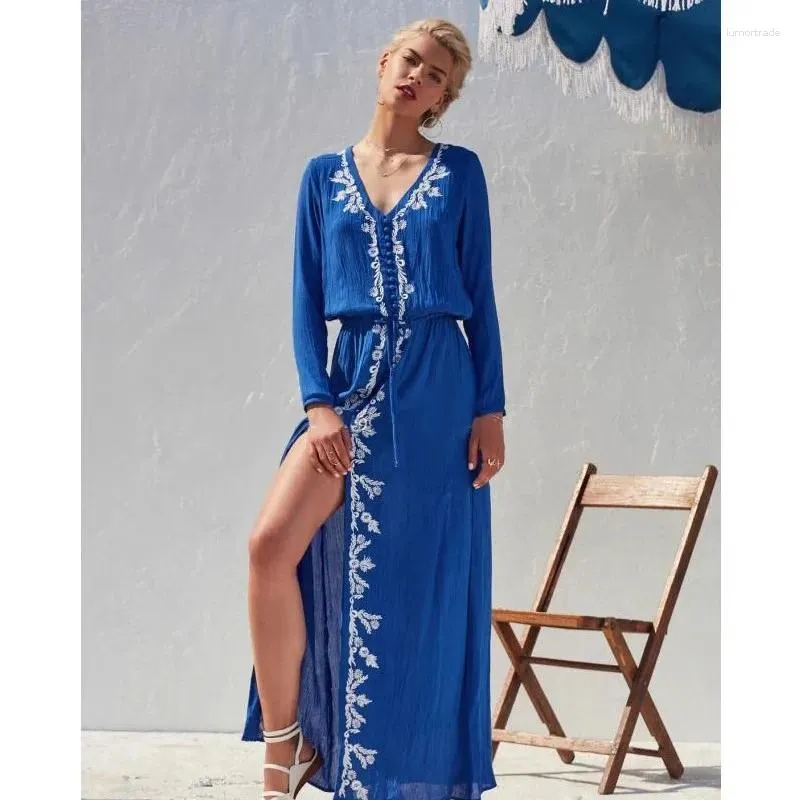 Casual Dresses 2024 Bohemian Spring Blue Holiday Maxi Dress Vintage Women Sexig Deep V Neck Embroidery Flower Split Elastic Midje Long Robe