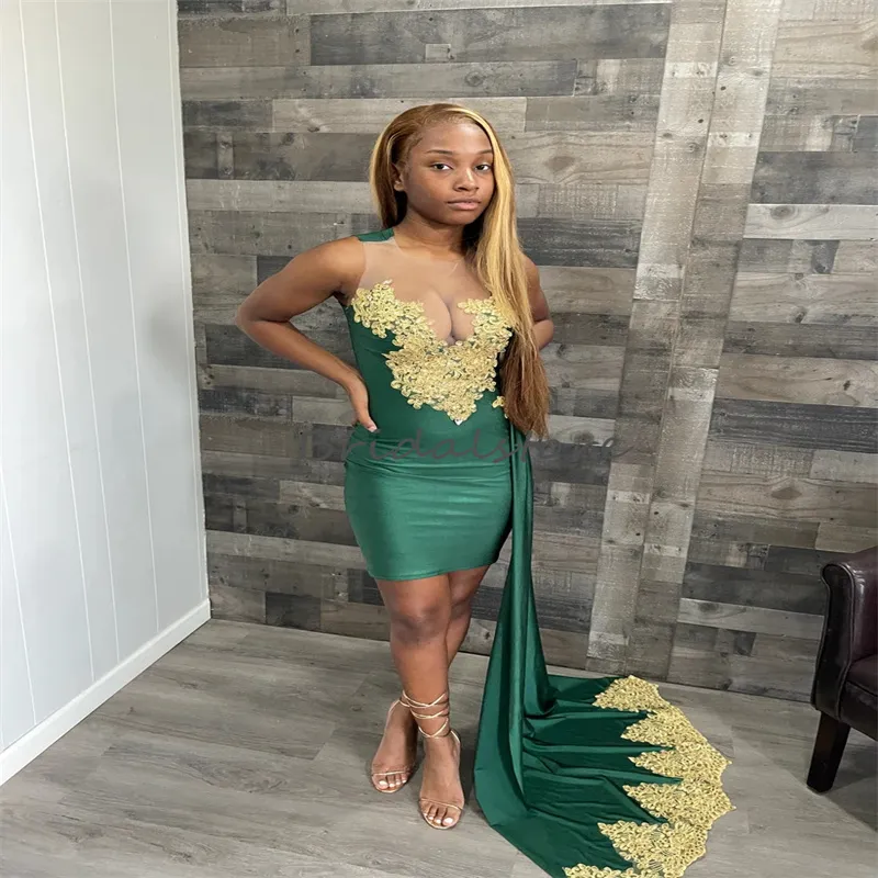 Green Sheath Green lace prom dress with Gold Appliques and Train - Elegant Black Evening Gown for Girls, Perfect for Holiday Parties, Graduations, and