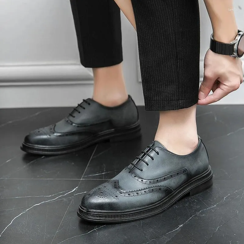 Chaussures décontractées des hommes de mariage robe pour lacet up Business Leather Classic Style Oxfords Brogue Black Zapatos