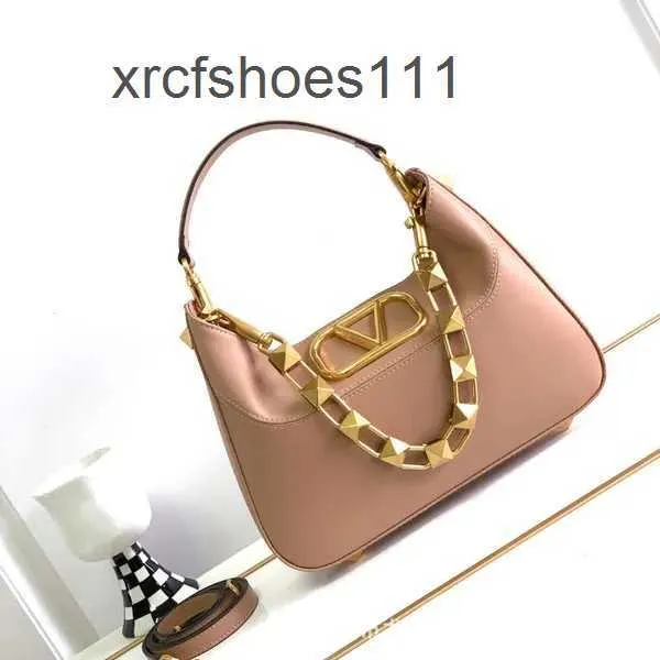 Rock Leather New Vallentinoo Single Oblique Underarm Top Hobo Cross Womens Stud Cowhide Bags Shoulder Bag Rivet Designer Handväska 2024 lager Iazq