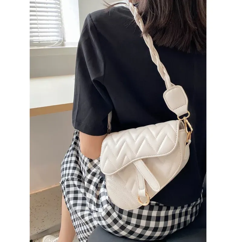 Torby nieregularne retro prosta torba na siodełka Pleciony pasek na ramię w zachodniej modzie torby pod pachami Kobiety