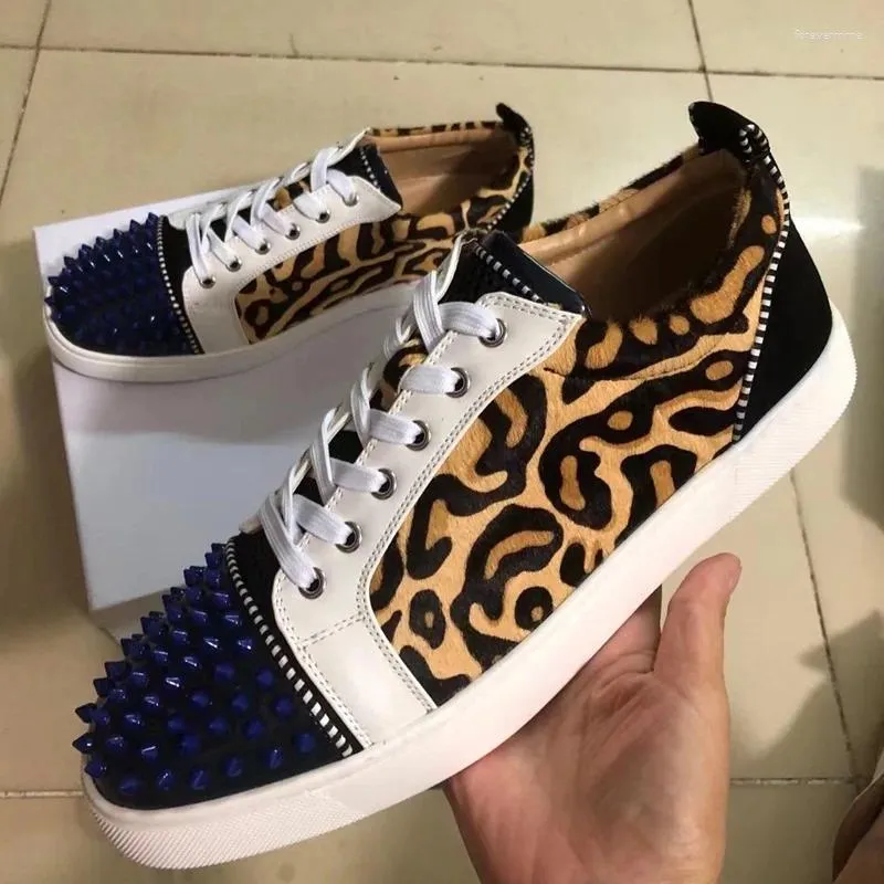 Casual Shoes Sexig Leopard snörning Män blå spikar nitar runt tå platt utanför gummisula låg topplägenheter storlek 47