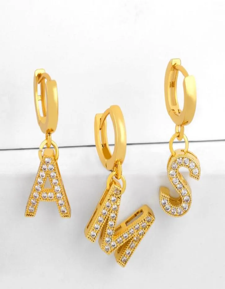 2020 Trendy Fashion Alphabet Letter Oording Zirkon Micrroinlay Huggie Earring 18K Gold vergulde koperen koperen oors voor vrouwen Chri5439567