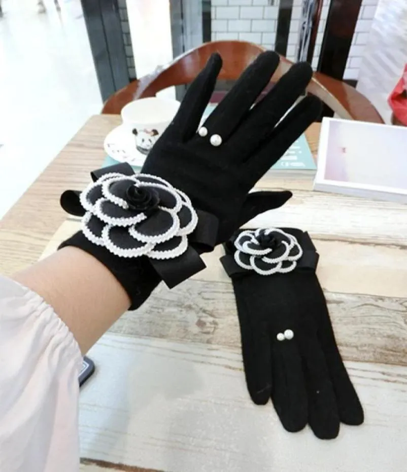 Five Fingers Gloves Black Camellia Cashmere And Korean Fashion Houndstooth Mink Hair Cute Flowers Warm Touch Screen Women3726881