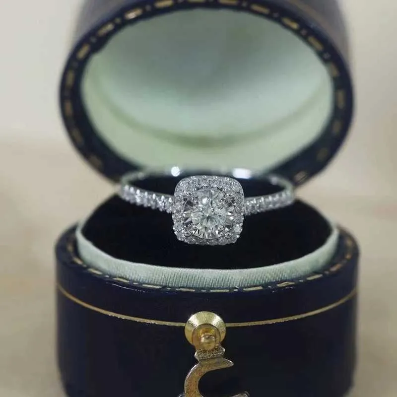 Обручальные кольца S925 Стерлинговое серебряное покрытие Pt950 Gold Woman 3 Carat Moissan Diamond Ring Кольцо четыре зубца