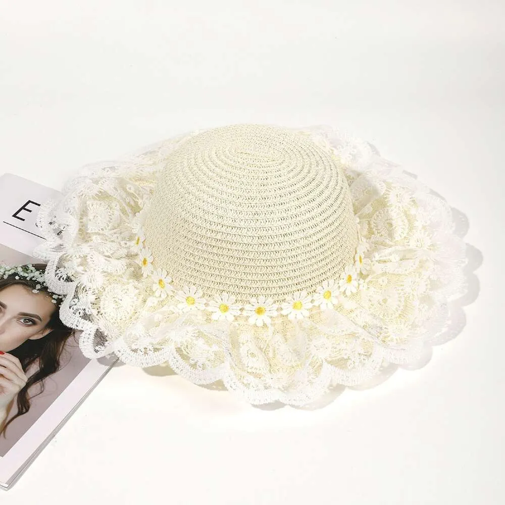 2024 Protection de soleil de vacances à la plage de la plage d'été et de Sunshade Paille Fashion pliable Big Brim Lace Edge Small Daisy Hat