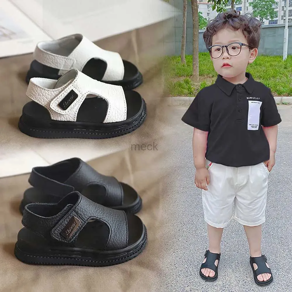 Sandały FWQL Sandały na plaży dla chłopców w stylu koreański w stylu 2024 Modna Dzieci Footwear Pu Skórzane anty-szlipki buty dla dzieci z miękką solenie 240419