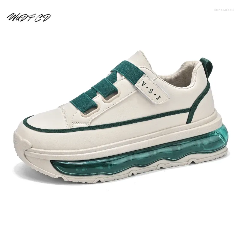 Chaussures décontractées Chunky Sneaker Men Designer Air Cushion White Fashion Microfibre Cuir en cuir Hauteur respirant