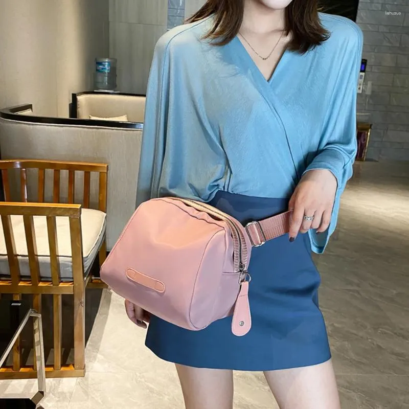 Bag Women Women Casual Nylon Messenger Bags Fashion Guscio a forma di sede femminile Borsa classica Croce elegante