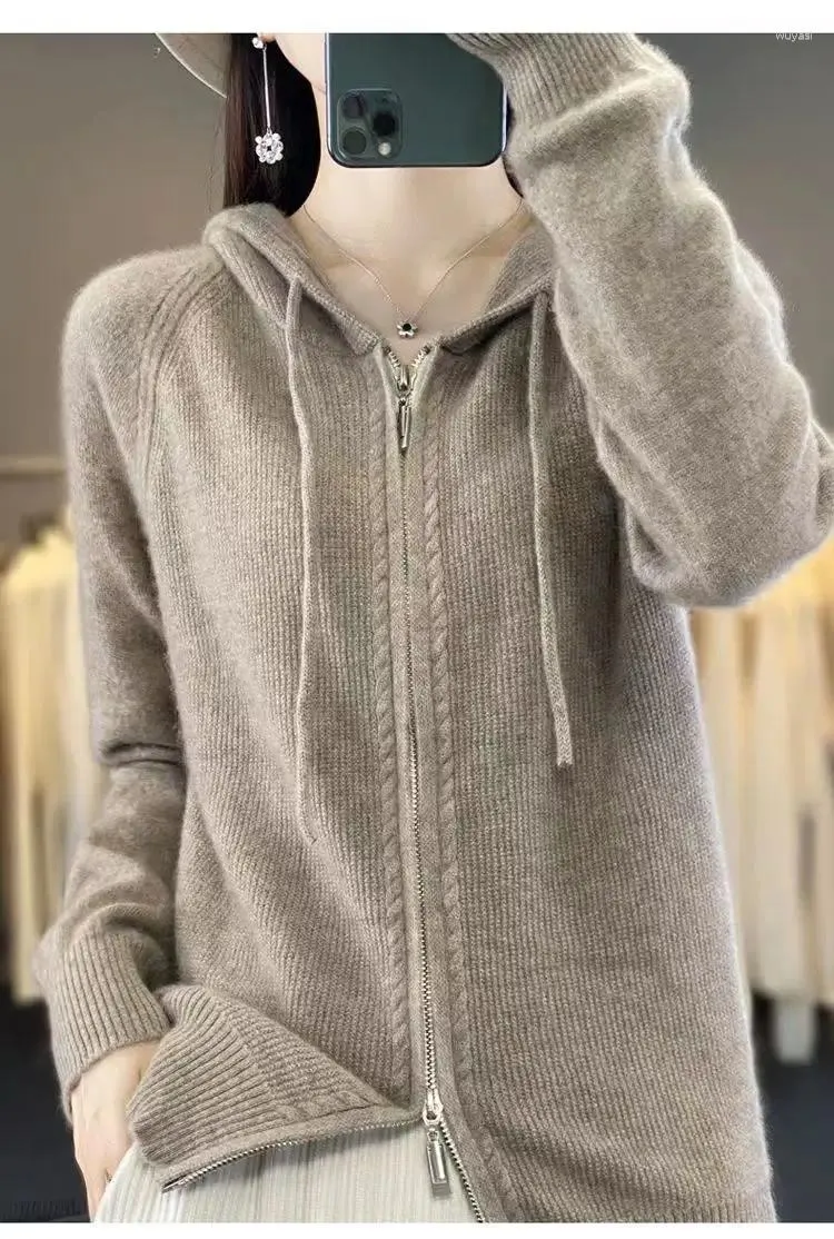 Tricots de tricots pour femmes Spring et automne cardigan tricot en laine à sweat à capuche lâche avec un pull de couleur massif de mode à l'extérieur