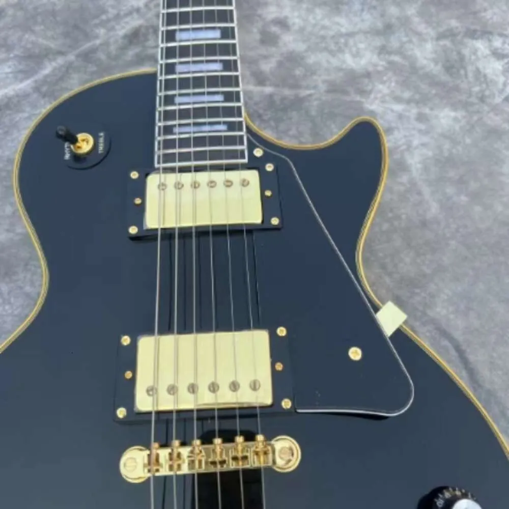 Lonely Rock Guitar Factory Direct Sales, Black Card Yellow Edge LP Electric Guitar, utmärkt känsla, kvalitetssäkring, gratis fartyg