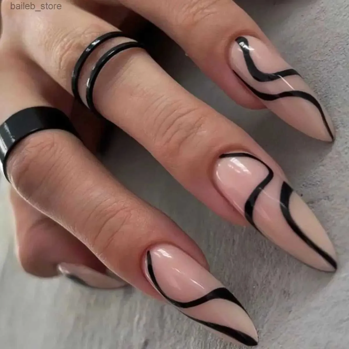 False Nails Black Line False Nails Pink Long Pointed Women Girl Artificial Nails Tips Full Cover Goth Pressa Goth su punte per unghie 24pcs Y240419