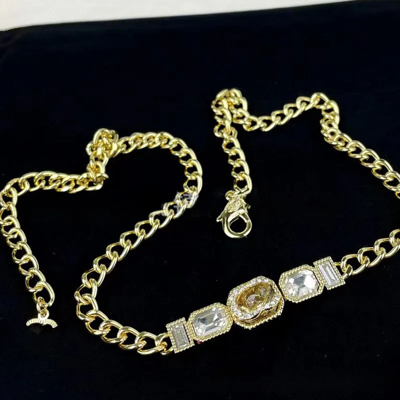 Collier de gland en diamant