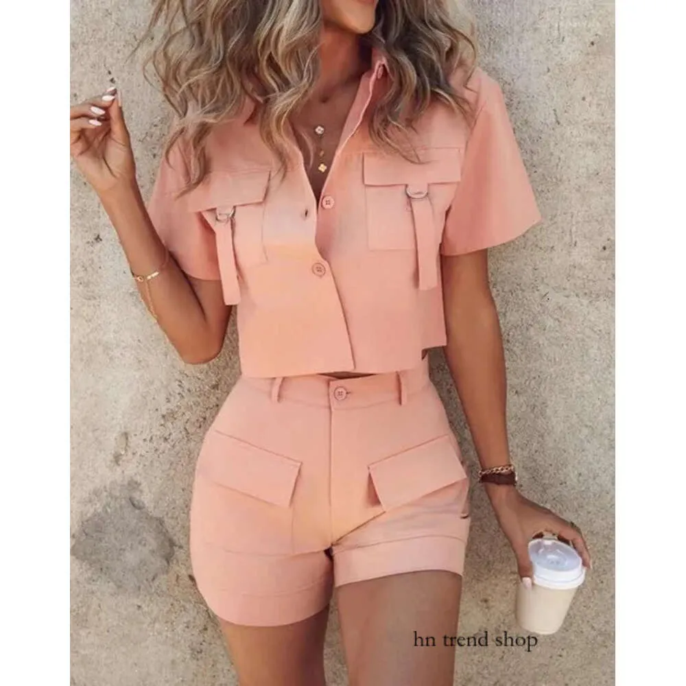 Traccettaci femminili da donna set da due pezzi Outfit Women 2024 Summer Fashion Buckled Button Colar Cargo Top Casual Pocket Design Shorts 837