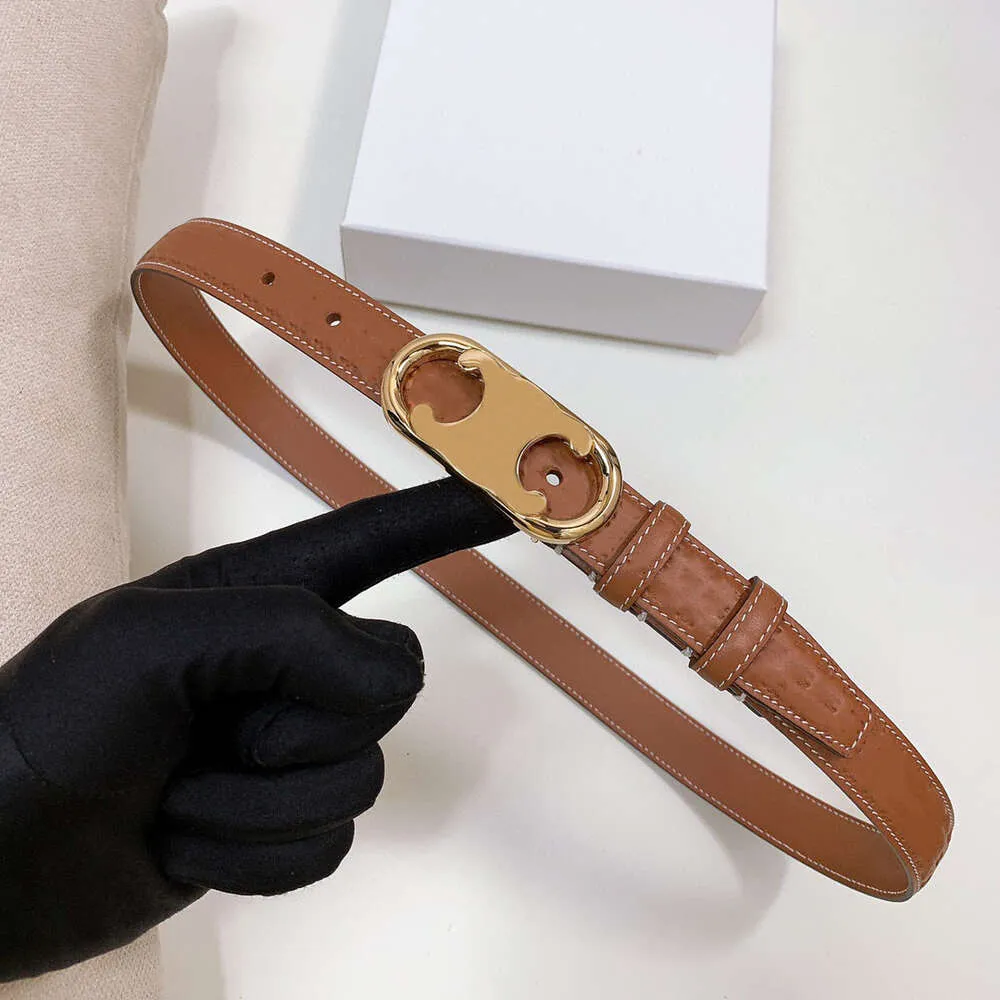 Cintura di design Fashion Fancella a fibbia liscia di alta qualità Cinture di moda di lusso per uomo Larghezza femminile Abito da 2,5 cm Abito casual Denim Cintura essenziale