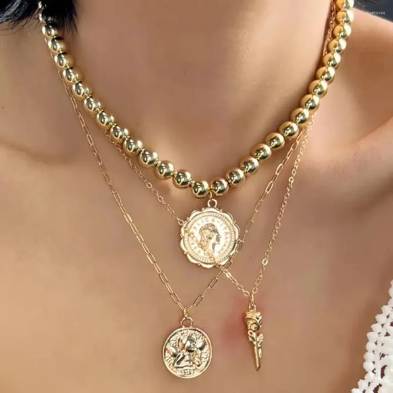 Ketten Rose Relief Anhänger Halskette geschichtetes Münzpullover für Frauen dreischichtiger Perlenketten Metallschmuckzubehör für Frauen
