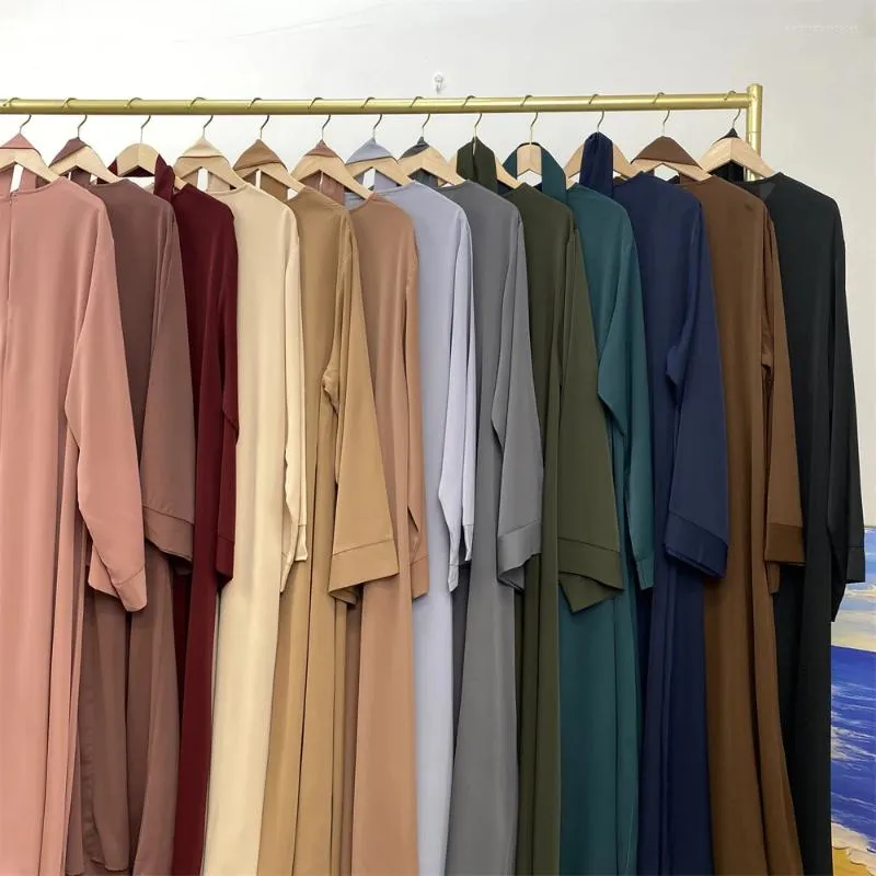 Ubranie etniczne muzułmańska moda Abaya Domyślna sukienka sprzedana w Dubaju Kolor Arabów na Bliskim Wschodzie Islamska szata koronkowa