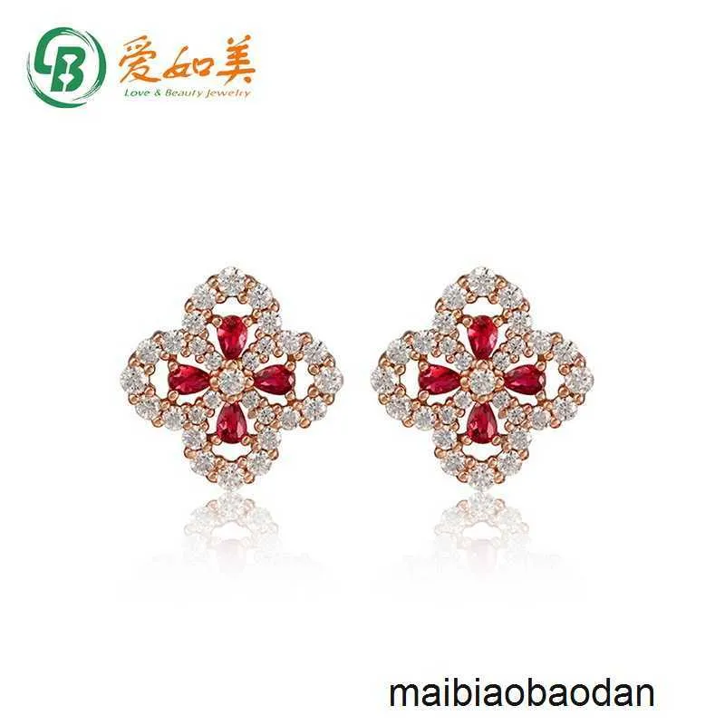 Style classique de qualité supérieure S925 Boucles d'oreilles de trèfle à quatre feuilles en argent sterling à la personnalité des femmes et à la culture du tempérament Treasure rouge