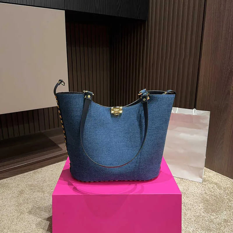 Borsa City Rivet Borse per design di grandi dimensioni per donne per donne Shopping Borse da spiaggia per la spiaggia TOTE BAG 240419