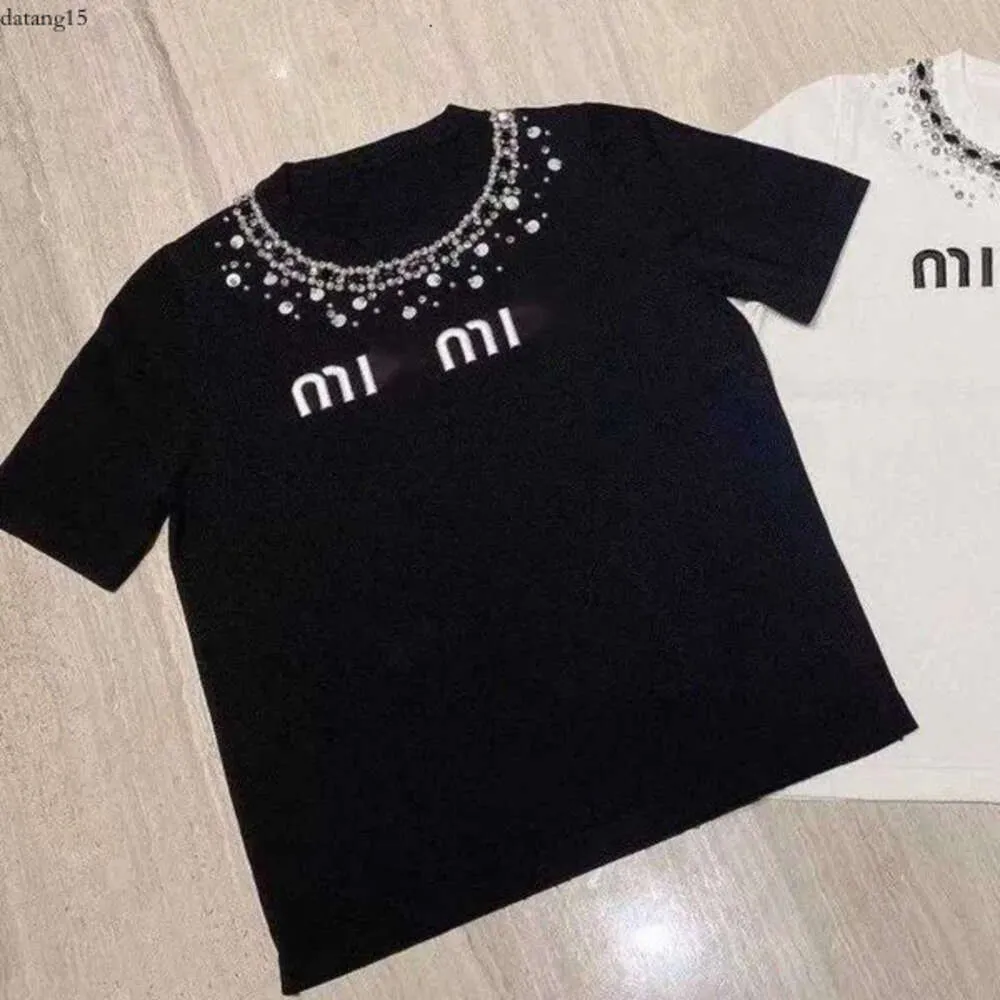 العلامة التجارية Mui T Shirt مصممة Mivmiv للسيدات عالي الجودة القطن جولة الرقبة MiUi التطريز متعدد الأكمام القميص القميص الصيفي 8106