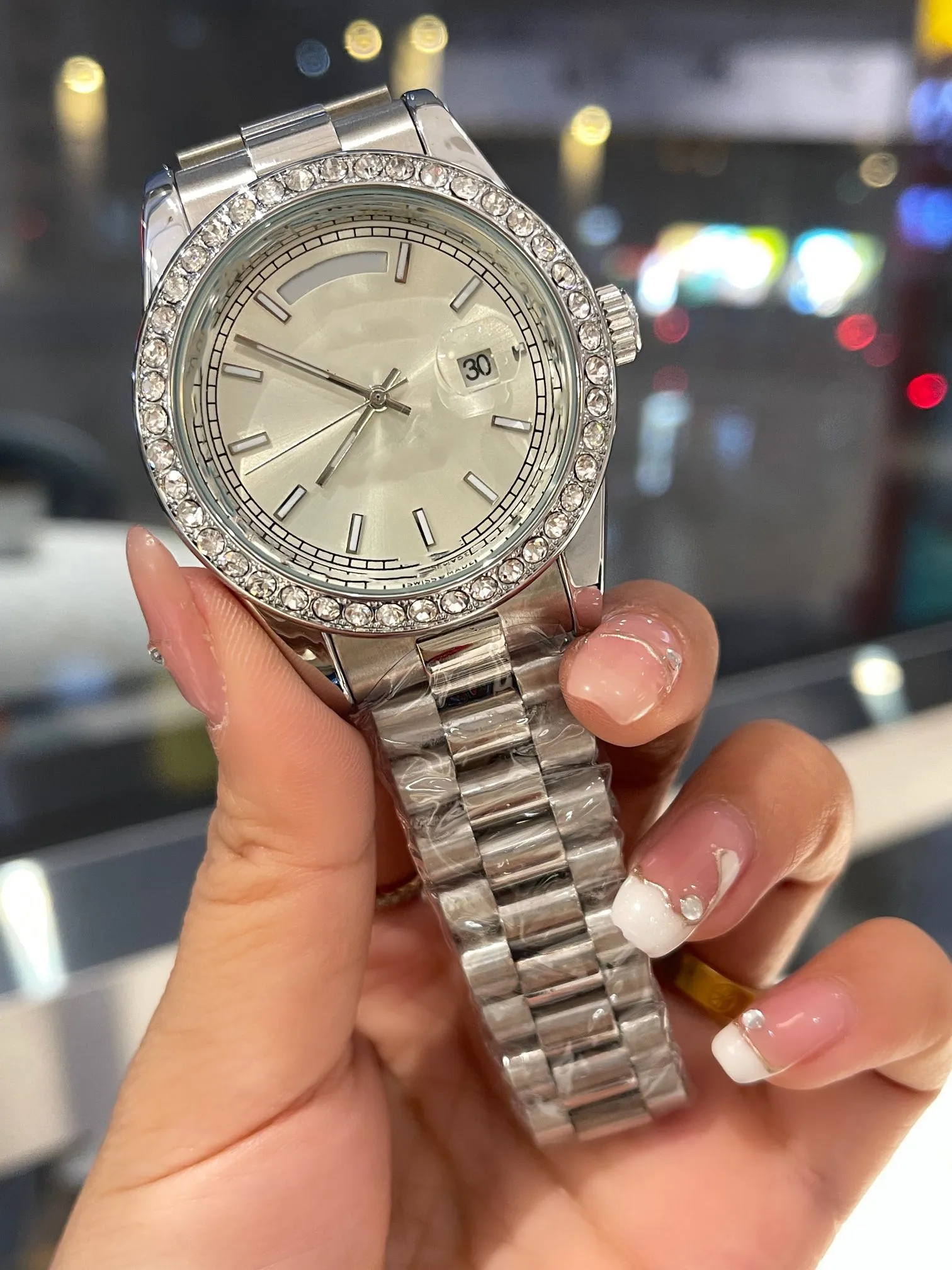 Men s Classic Czech Crystal Day Date Quartz Watch Calendar Display 41MM European Size Gift Box