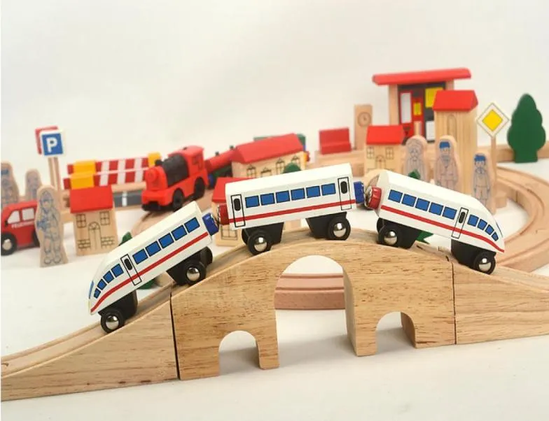 Train Wood Train Model Boy Car Zabawa z toriem i silnikiem DIY Intelligence Improved o wysokiej ilości Simulatio Kid Prezenta