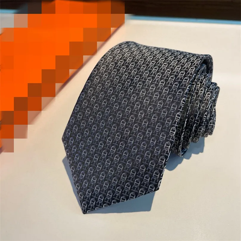 Mode Men slipsar Silk Tie 100% Designer Solid Slips Jacquard Classic Stripes Woven Handgjorda slips för män Bröllop Casual and Business Slips med ruta 888