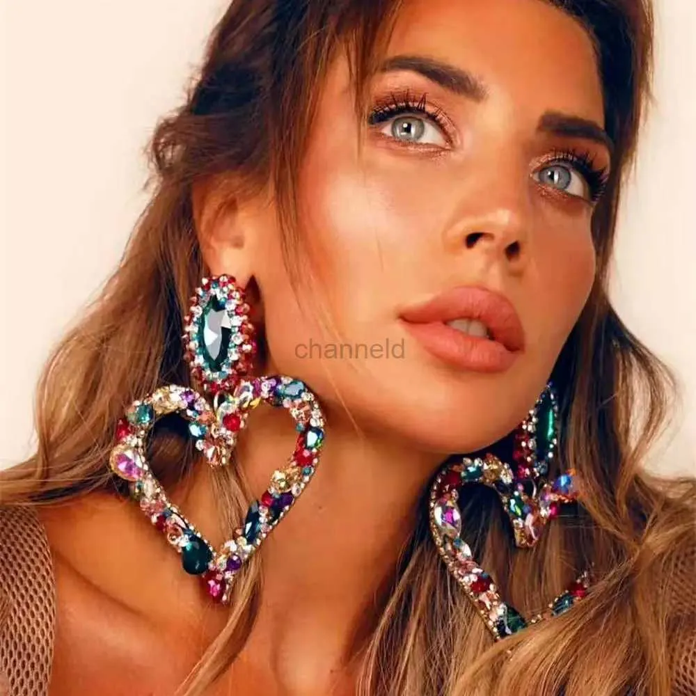 Andra Kmvexo Ny Shiny Crystal Rhinestone Heart Pendant Dingle Earrings 2023 för kvinnor smycken mode uttalande örhängen tillbehör 240419