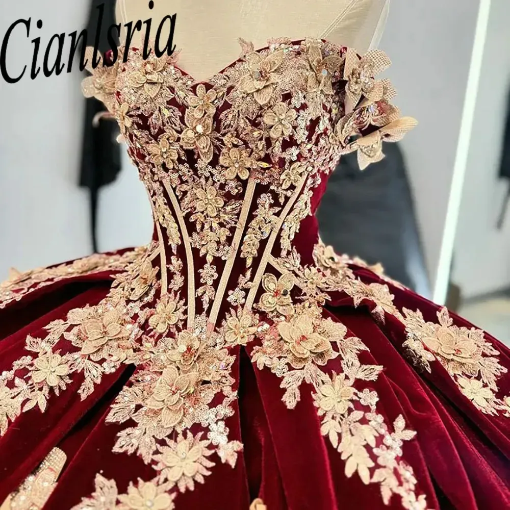 Kırmızı Kapalı Omuz 3d Çiçekler Quinceanera Elbiseler Balo Elbise Altın Prenses Prenses Tatlı 15 Doğum Günü Partisi