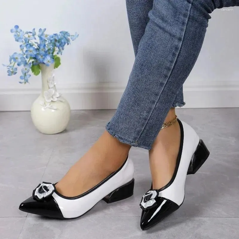 Zapatos de vestir tacones altos para mujeres 2024 Diseñador de flores de verano Tacón cuadrado Comfort Comfort Sexy punteras de la oficina de compras de la oficina de compras