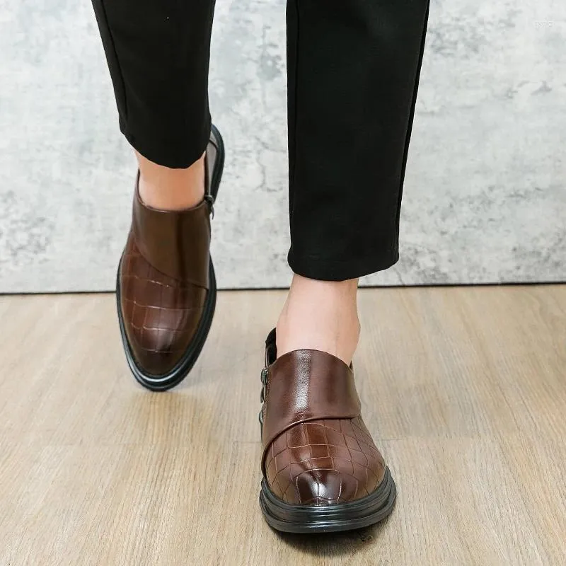 Chaussures habillées Men de luxe Business Oxfords Cuir respirant Formal Male Bureau de mariage Mariage Plats en caoutchouc