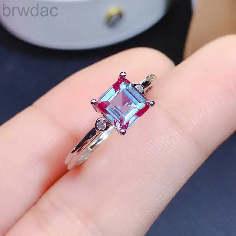 Pierścień Solitaire Natural Alexandrite Ladys Pierścień 925 Srebrny Srebrny Księżniczka Square Nowy styl Zalecenie 1.5CT D240419