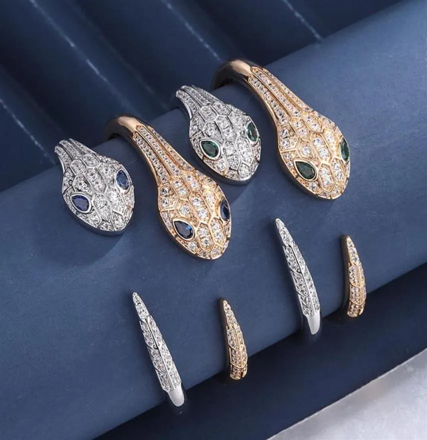 Blue Eye Spirit Snake Armband European och American Fashion Exotic Treasure Family Family Inlaid Crystal Diamond Spring Open226R8545395