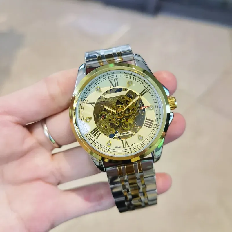 Luxury Mens Watch Mechanical Automatic Movement rostfritt stål Band diamantdesigner armbandsur av hög kvalitet män tittar på födelsedagen fars dag gåva Montre 42mm