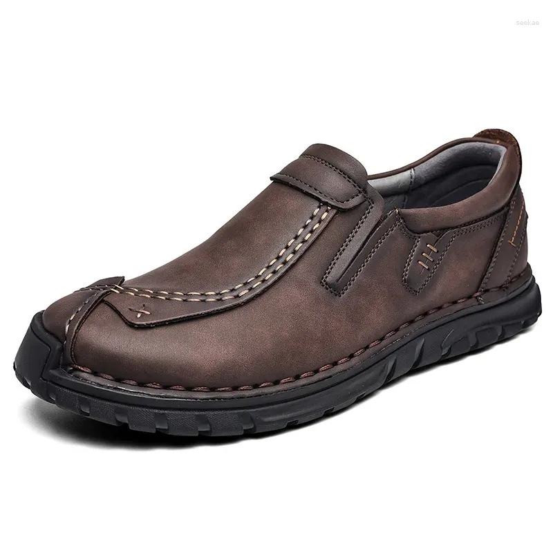 Casual Shoes 2024 Classic Men's äkta läder snörning icke-halkfria loafers designer stil handgjorda mens moccasins