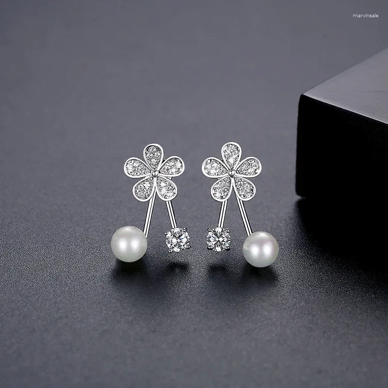Boucles d'oreilles Stud Funmode Version coréenne à la mode de Small Flower Exquise et Simple Shell Bead Women's Fe382