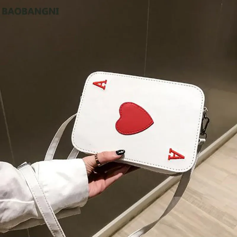 Väskor koreansk version ny kreativ rolig messenger väska spelkort form rolig gåva hjärtförpackning kuber axelväska