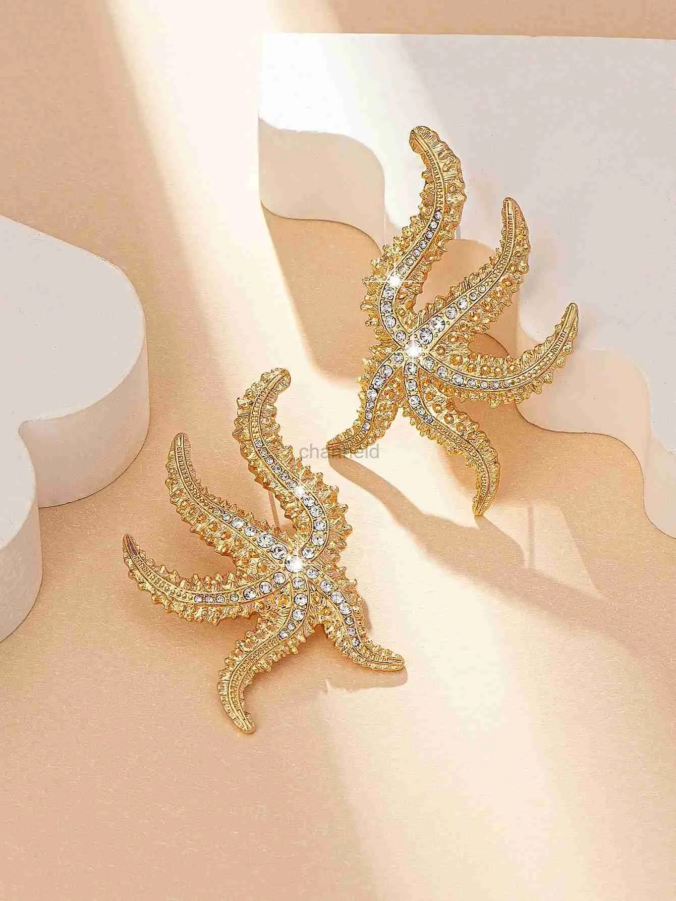 Andra nya modeöverdrivna guldpläterade inlagda zirkonbläckarörhängen för kvinnor Starfish Womens Crystal Ear Accessories smycken 240419