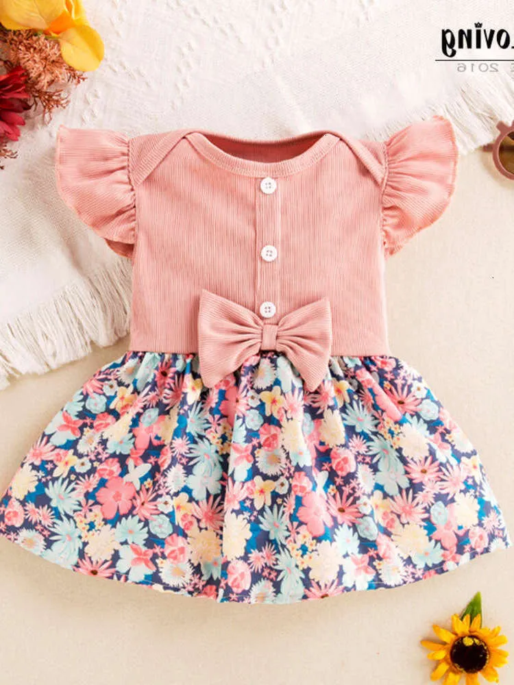 2024 NY 2024 Baby Sweetheart Dress med små flygande ärmar, bågknut, fragmenterad blomma inslagen fart kjol, fashionabla tjej baby prinsessklänning trend